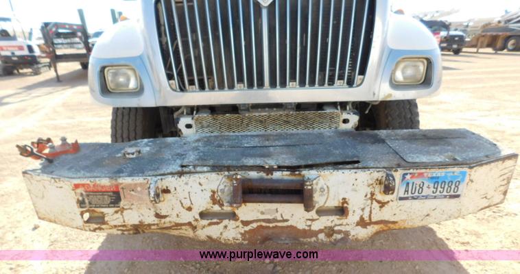 image for item L5953 2004 International 7400 digger derrick truck