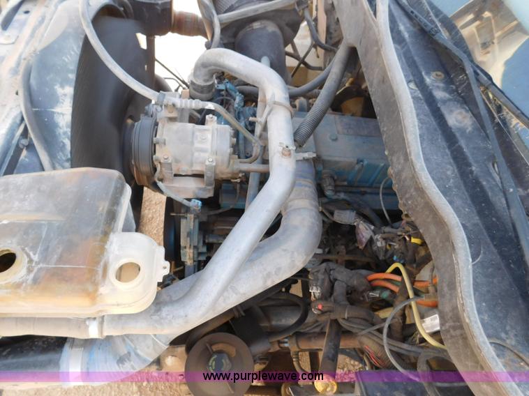 image for item L5953 2004 International 7400 digger derrick truck