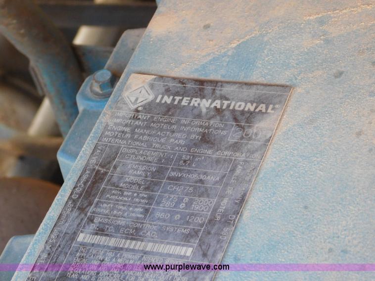 image for item L5953 2004 International 7400 digger derrick truck