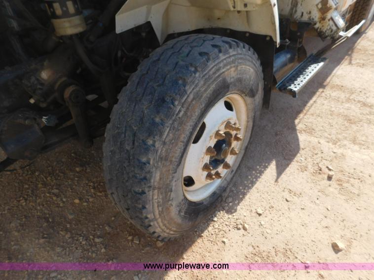 image for item L5953 2004 International 7400 digger derrick truck