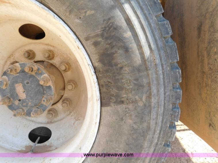 image for item L5953 2004 International 7400 digger derrick truck