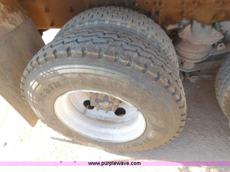 image for item L5953 2004 International 7400 digger derrick truck