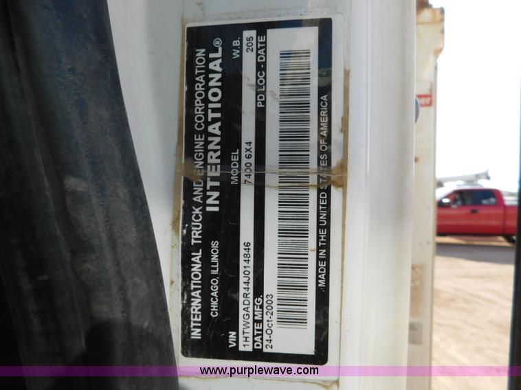 image for item L5953 2004 International 7400 digger derrick truck