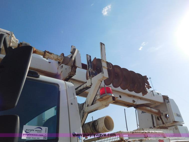 image for item L5953 2004 International 7400 digger derrick truck