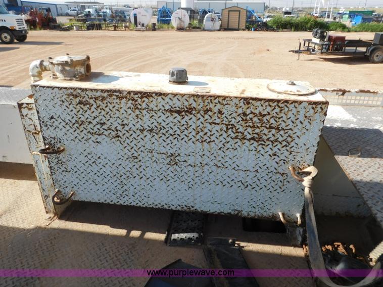 image for item L5953 2004 International 7400 digger derrick truck