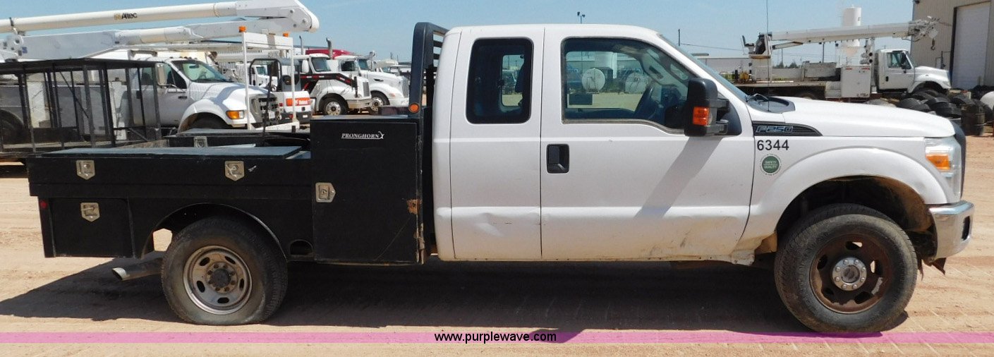 2012 Ford F250 Super Duty SuperCab flatbed pickup truck in Midland, TX