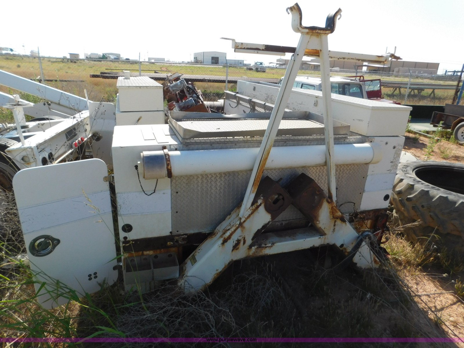 Bucket truck parts in Midland, TX Item L5946 sold Purple Wave
