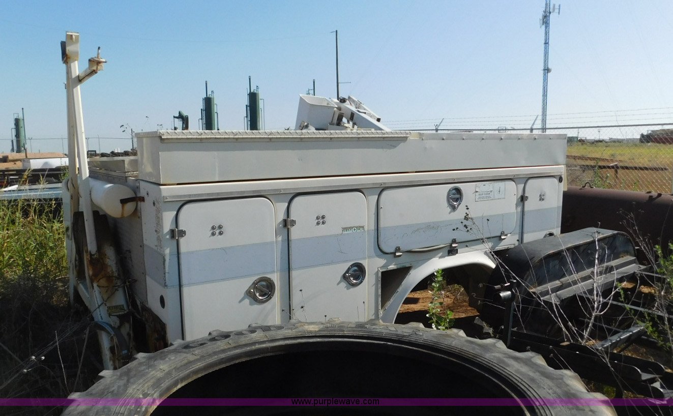 Bucket truck parts in Midland, TX Item L5946 sold Purple Wave