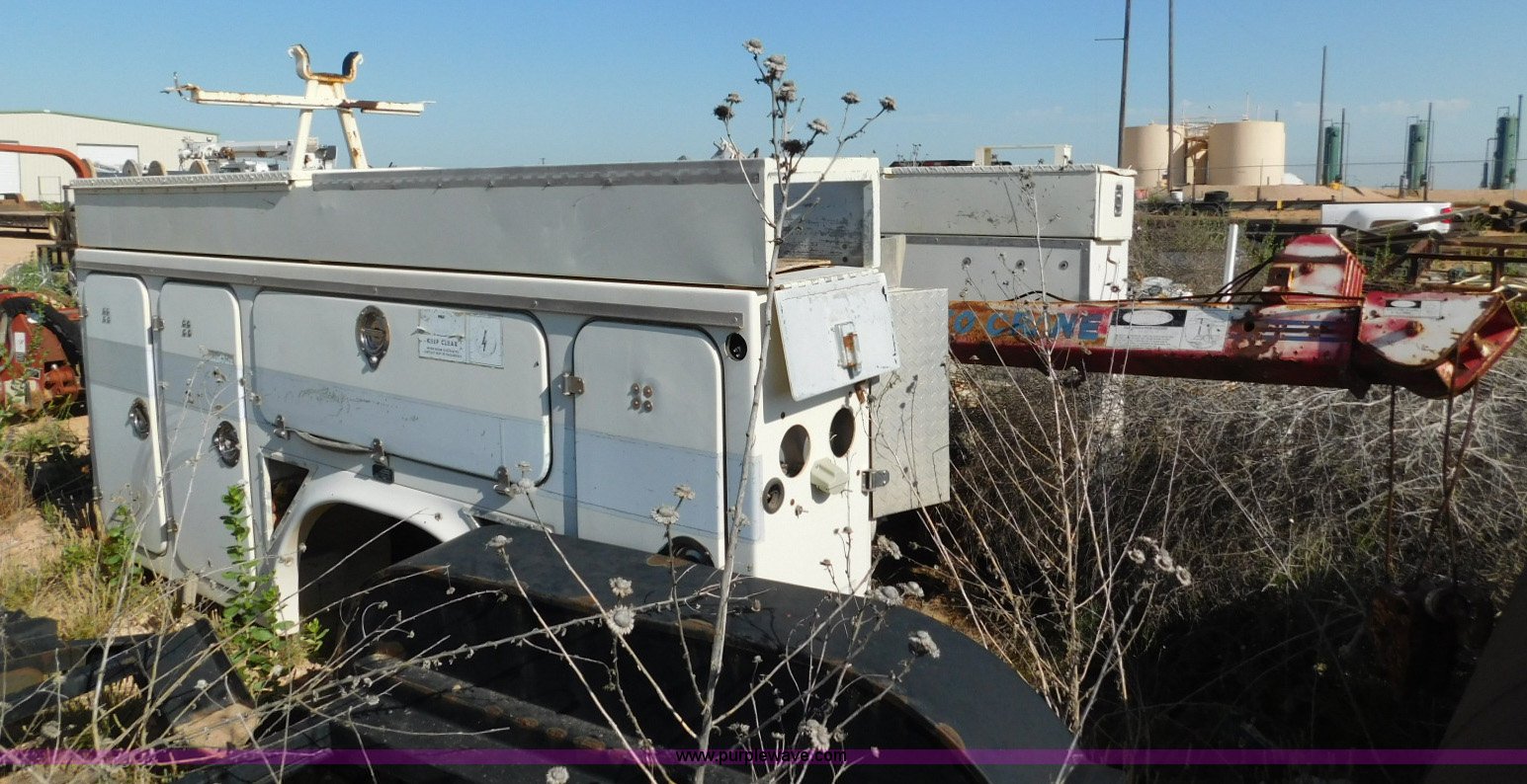 Bucket truck parts in Midland, TX Item L5946 sold Purple Wave