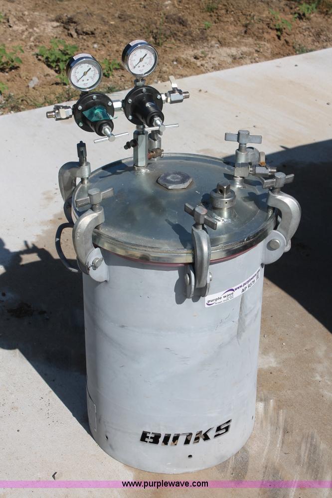 image for item AP9379 2012 Binks pressure spray paint tank