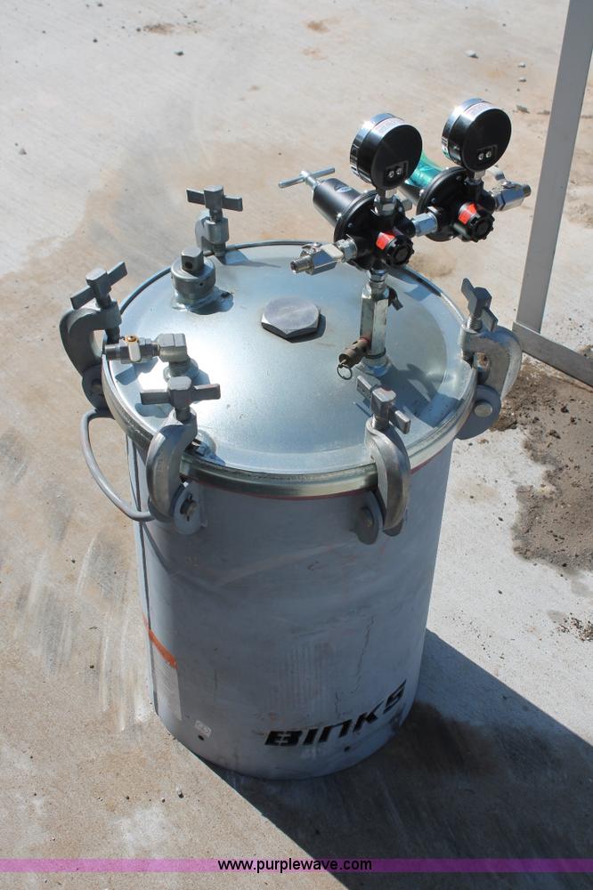 image for item AP9379 2012 Binks pressure spray paint tank