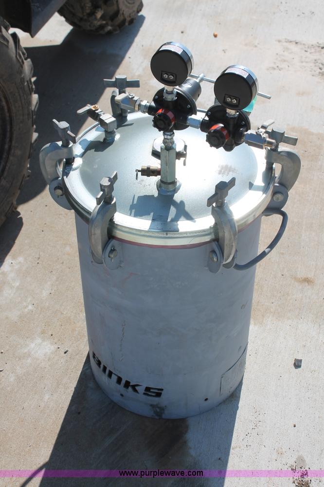 image for item AP9379 2012 Binks pressure spray paint tank