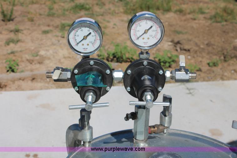 image for item AP9379 2012 Binks pressure spray paint tank