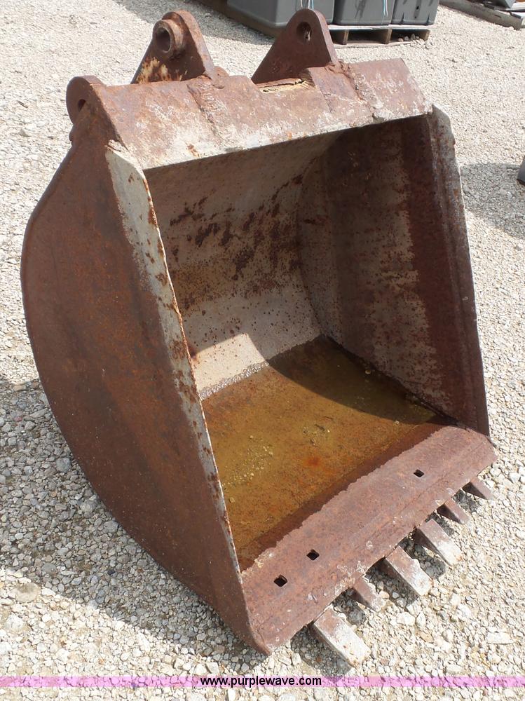 image for item BG9374 Ford 555 backhoe bucket