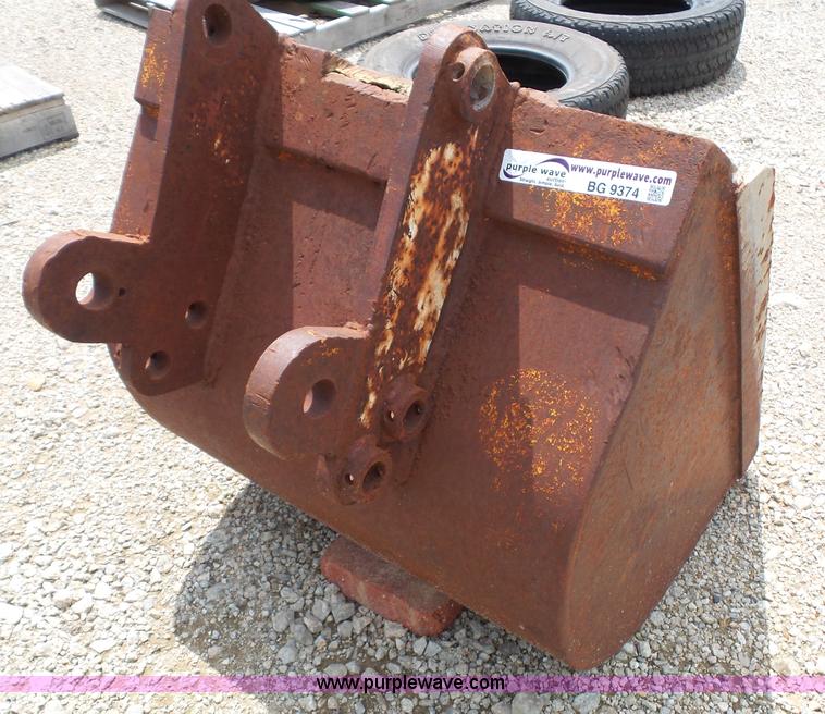 image for item BG9374 Ford 555 backhoe bucket