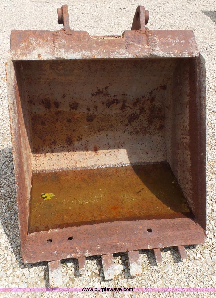 image for item BG9374 Ford 555 backhoe bucket
