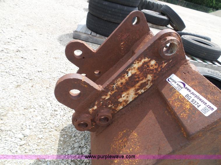 image for item BG9374 Ford 555 backhoe bucket