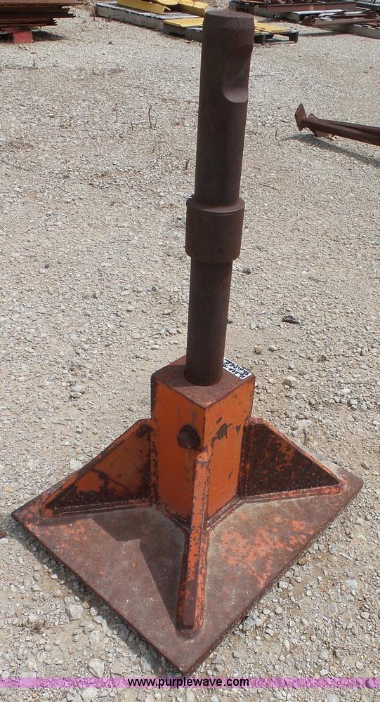 Hydrualic jackhammer tamper attachment in Topeka, KS Item BG9385 sold