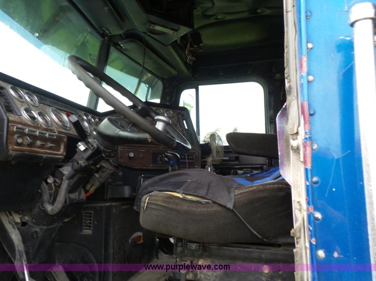 image for item BR9328 1995 Freightliner FL112SD dump truck