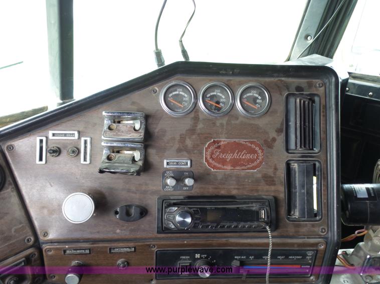 image for item BR9328 1995 Freightliner FL112SD dump truck