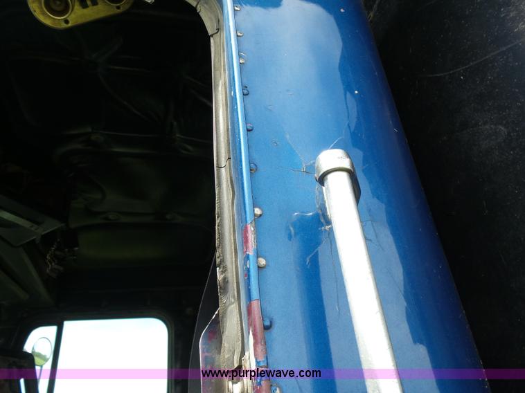 image for item BR9328 1995 Freightliner FL112SD dump truck