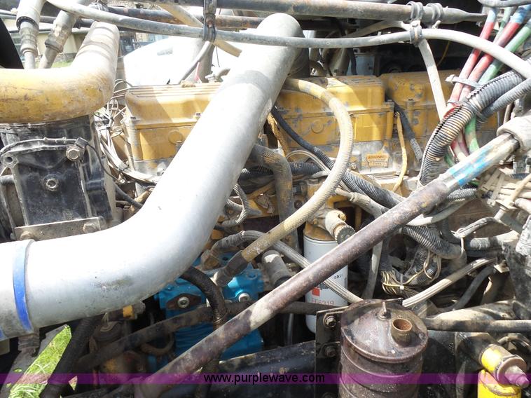 image for item BR9328 1995 Freightliner FL112SD dump truck