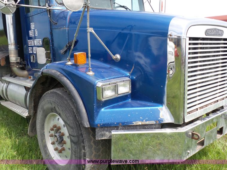 image for item BR9328 1995 Freightliner FL112SD dump truck