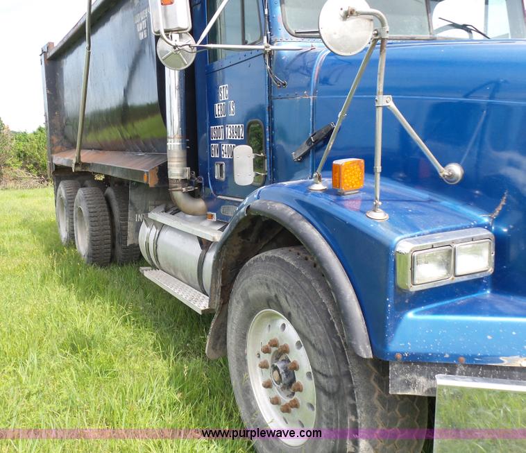 image for item BR9328 1995 Freightliner FL112SD dump truck