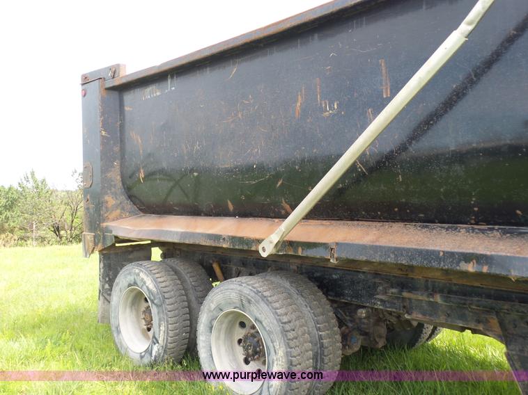 image for item BR9328 1995 Freightliner FL112SD dump truck