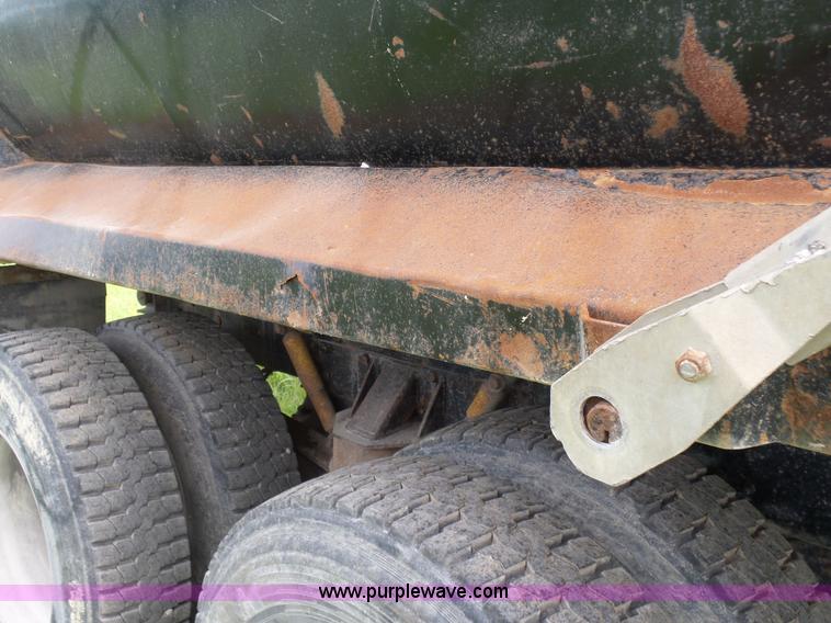 image for item BR9328 1995 Freightliner FL112SD dump truck