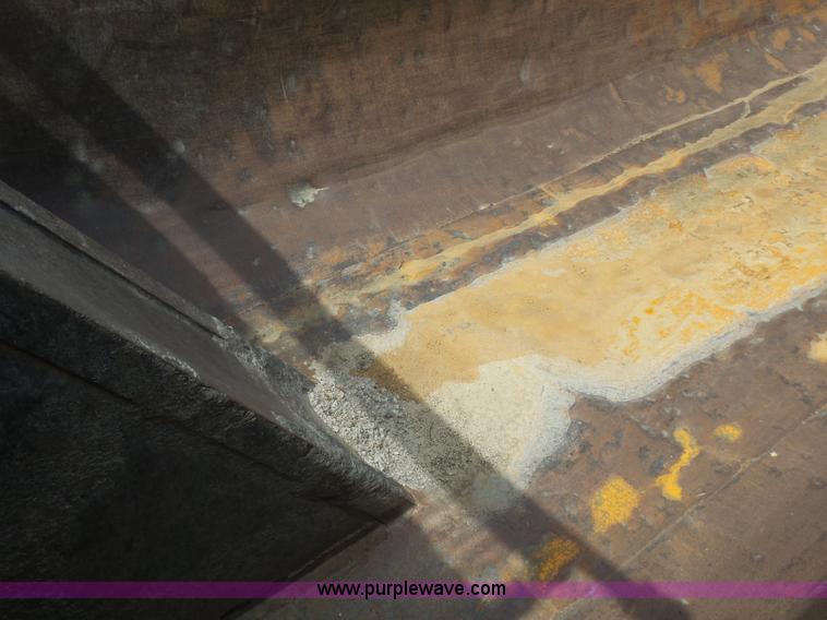 image for item BR9328 1995 Freightliner FL112SD dump truck