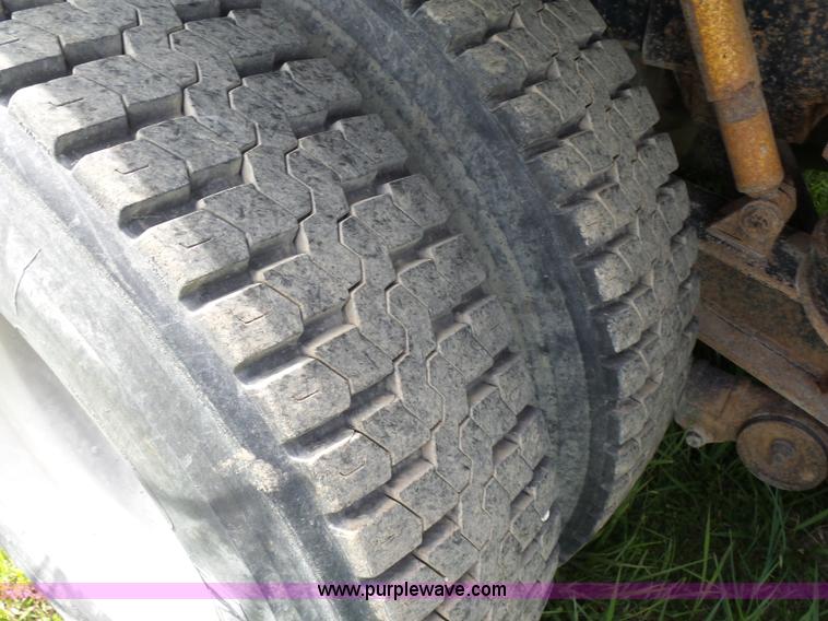 image for item BR9328 1995 Freightliner FL112SD dump truck