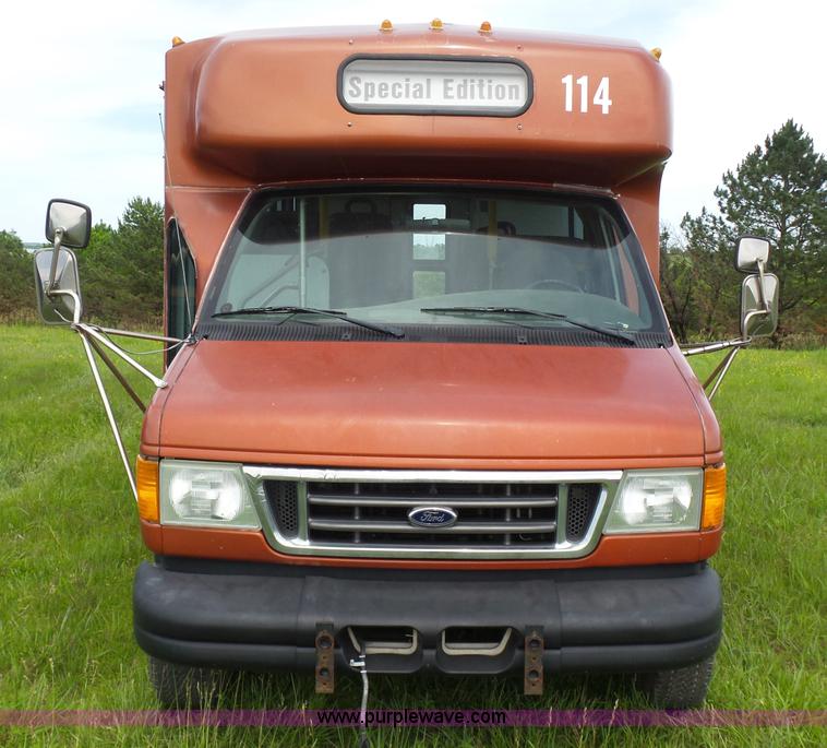image for item BR9330 2004 Ford E450 bus