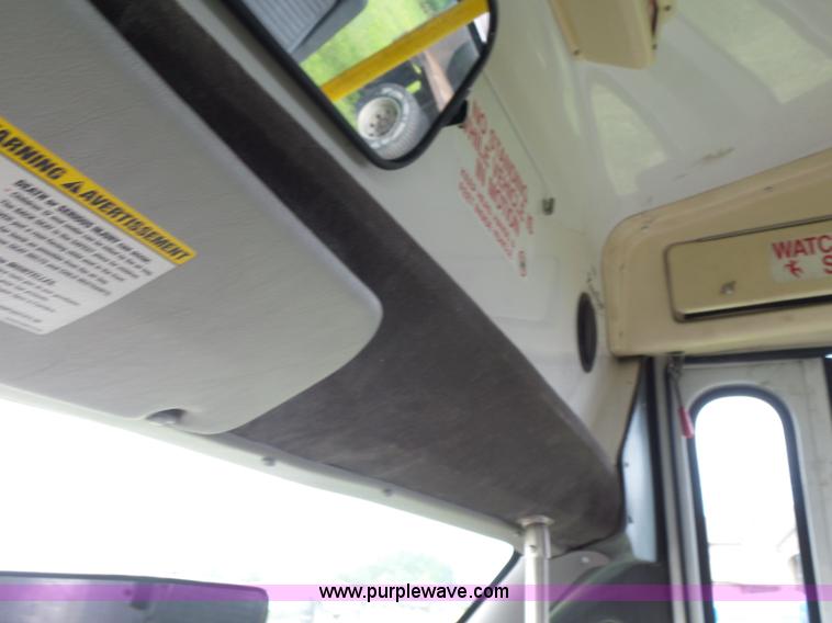 image for item BR9330 2004 Ford E450 bus