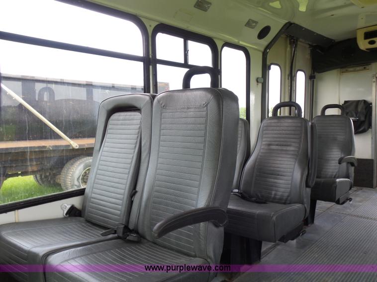 image for item BR9330 2004 Ford E450 bus