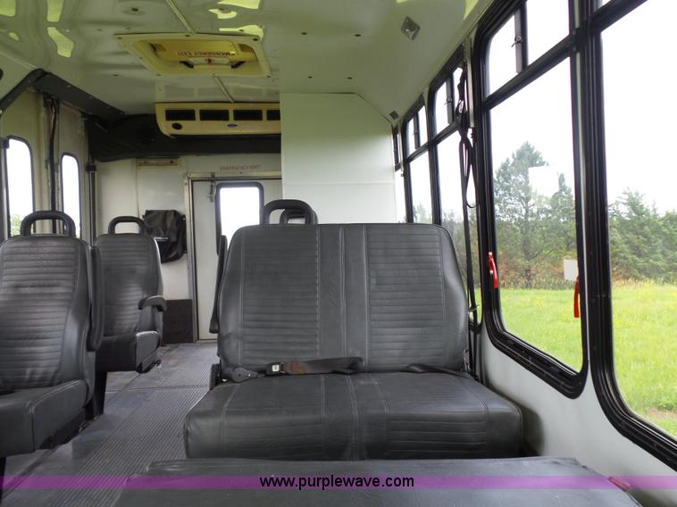 image for item BR9330 2004 Ford E450 bus