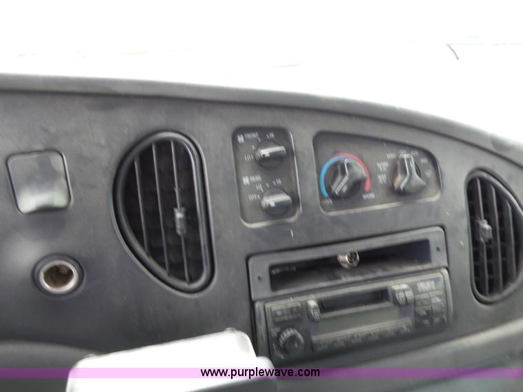 image for item BR9330 2004 Ford E450 bus