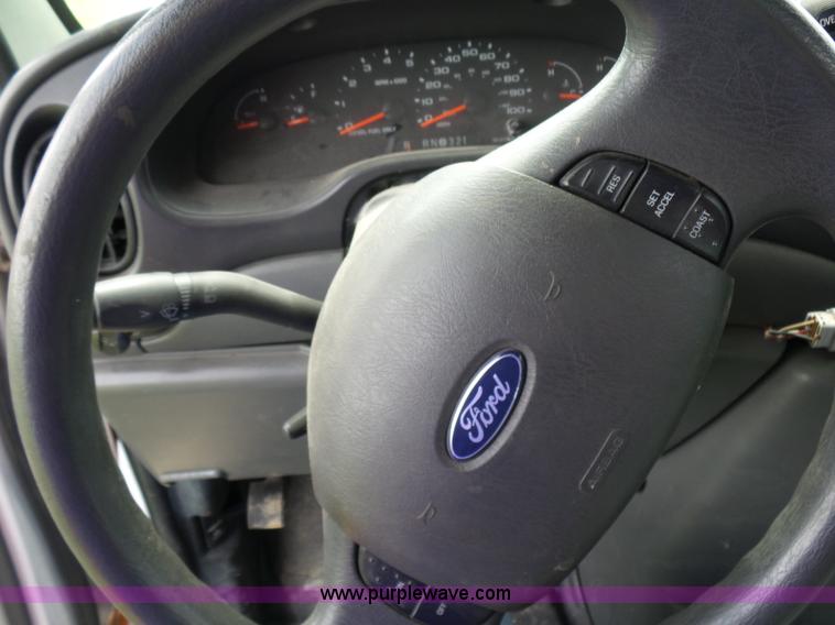 image for item BR9330 2004 Ford E450 bus
