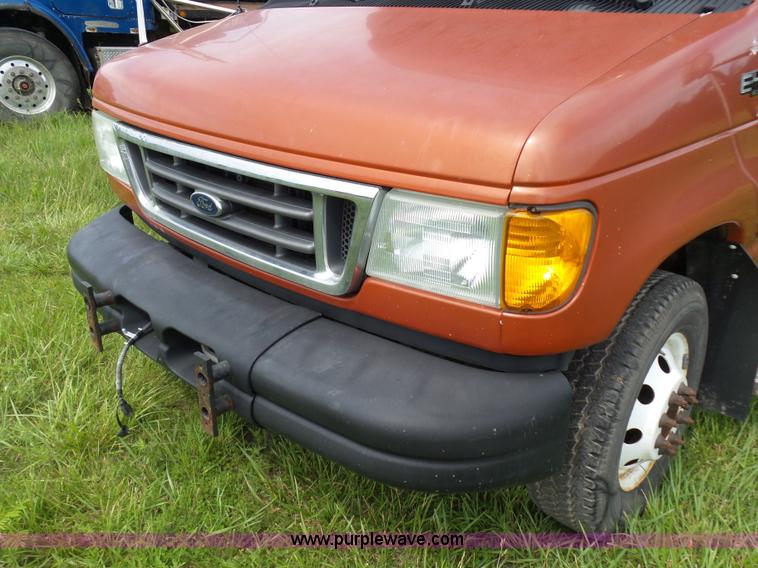 image for item BR9330 2004 Ford E450 bus