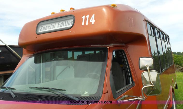 image for item BR9330 2004 Ford E450 bus