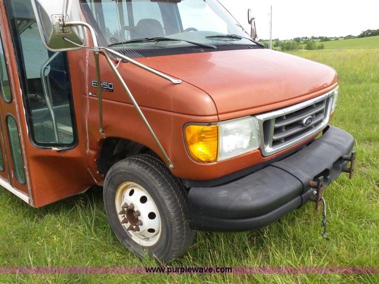 image for item BR9330 2004 Ford E450 bus