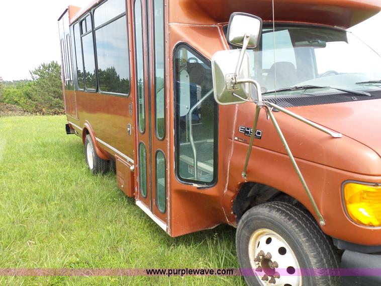 image for item BR9330 2004 Ford E450 bus