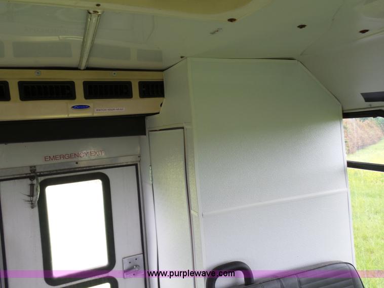 image for item BR9330 2004 Ford E450 bus