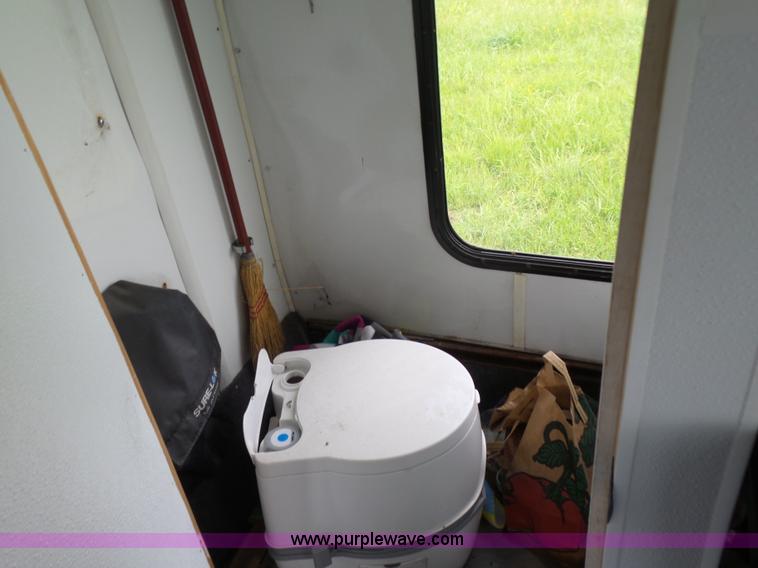 image for item BR9330 2004 Ford E450 bus