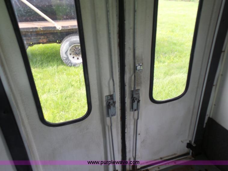 image for item BR9330 2004 Ford E450 bus