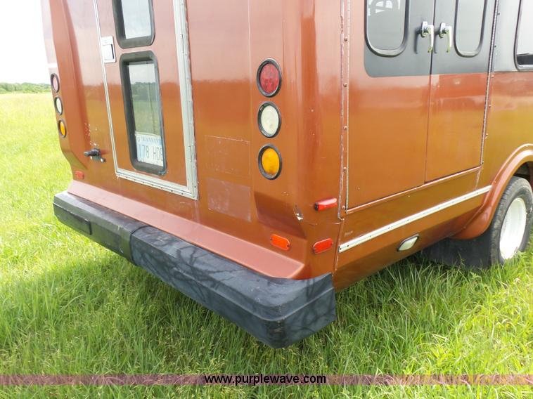 image for item BR9330 2004 Ford E450 bus