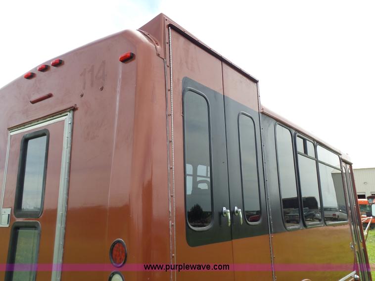 image for item BR9330 2004 Ford E450 bus