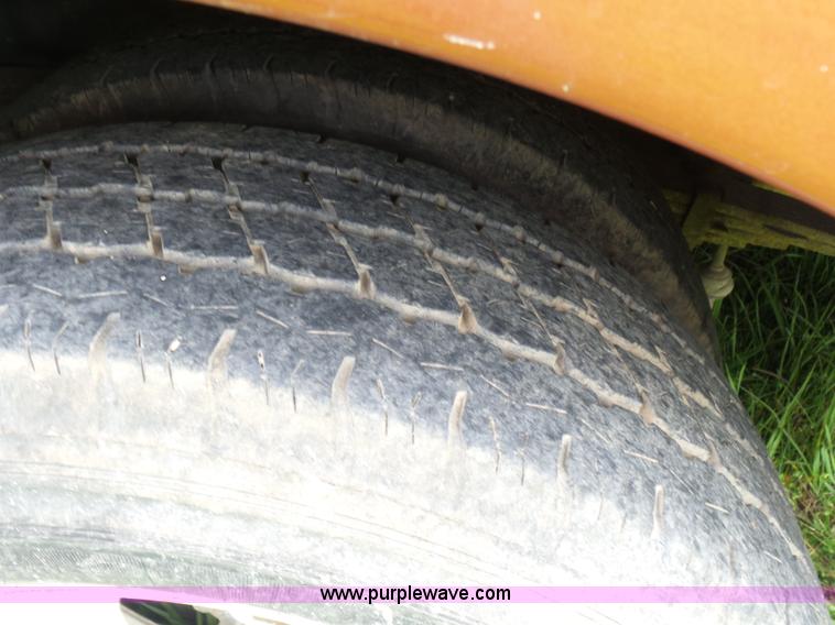 image for item BR9330 2004 Ford E450 bus