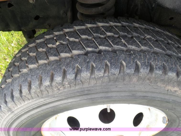 image for item BR9330 2004 Ford E450 bus