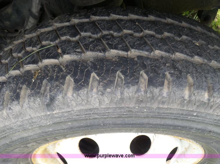 image for item BR9330 2004 Ford E450 bus